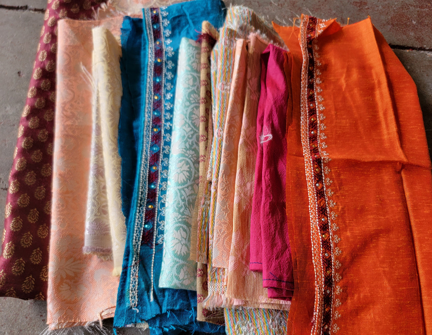Set Of 25 Beaded Embroidered Lace Trim Art Craft Stitching fabric Doll Clothes Ornament Projects
