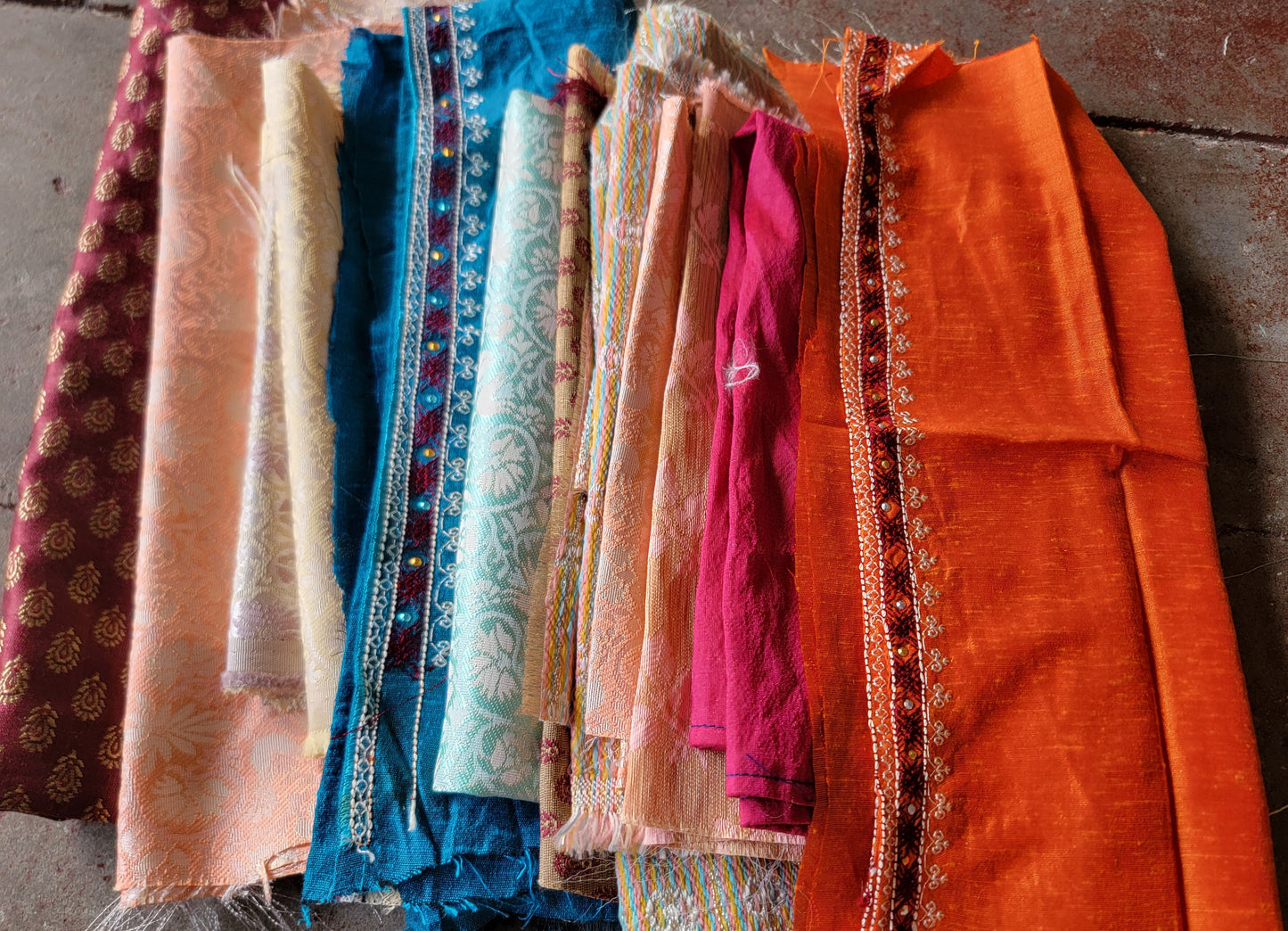 Set Of 25 Beaded Embroidered Lace Trim Art Craft Stitching fabric Doll Clothes Ornament Projects