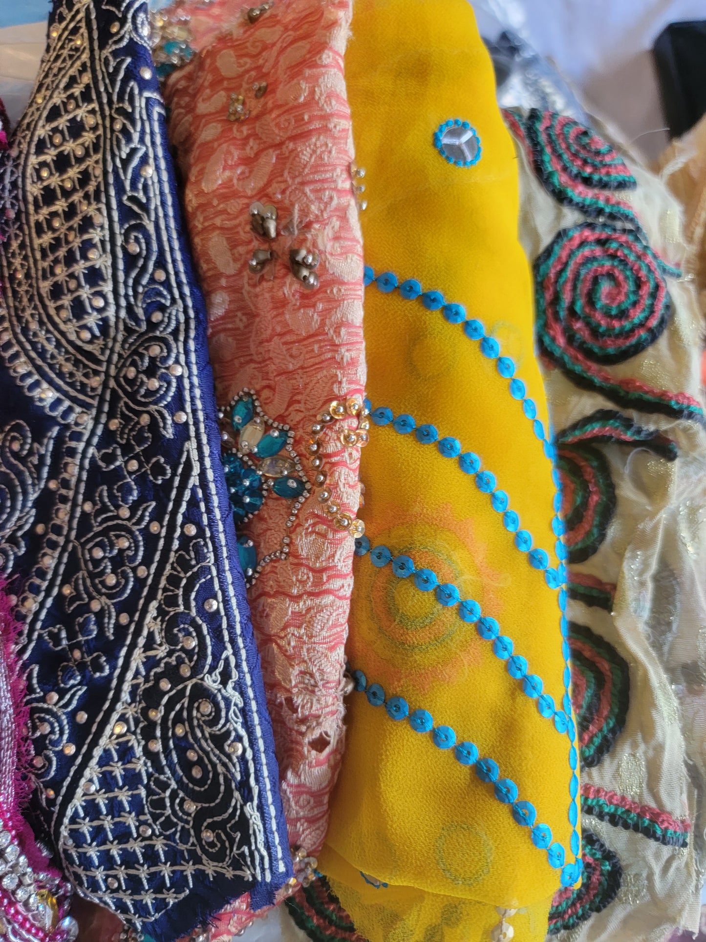 Set Of 25 Beaded Embroidered Lace Trim Art Craft Stitching fabric Doll Clothes Ornament Projects